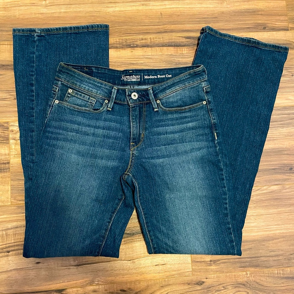 Women’s Signature Levi Strauss Modern Boot Cut Jeans Size 6